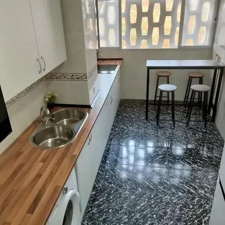 El Piso Espacioso Un Grupo De Amigos Malaga